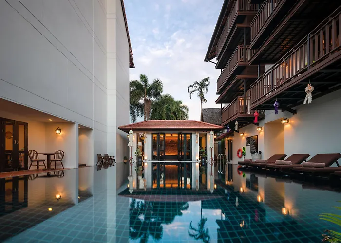 Hotel with pool: El Barrio Lanna