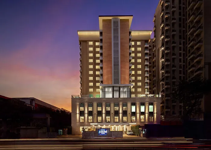 Hotel with pool: Royal Hometel Suites