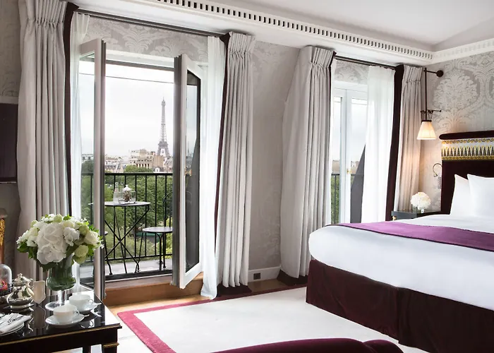 Pet Friendly hotel: La Reserve Paris Hotel & Spa