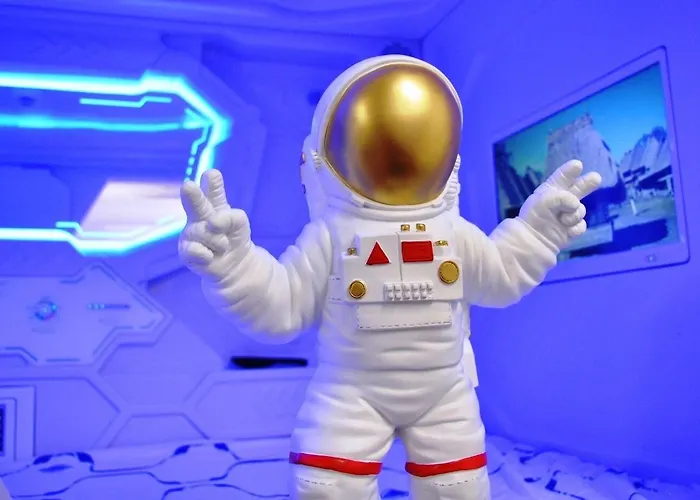 Cosmos Capsule Hub