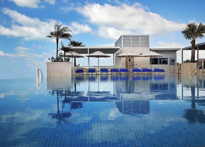 Grand Cosmopolitan Hotel