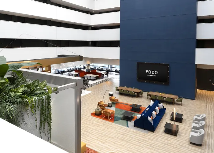 Central hotel: Voco Chicago Downtown - Riverwalk By Ihg