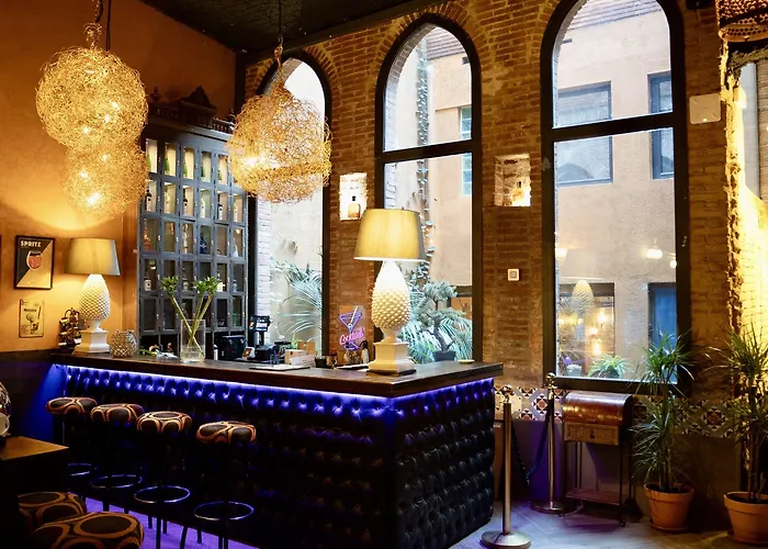 Lincoln Lounge