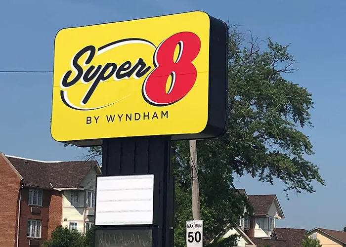 Super 8 By Wyndham On
