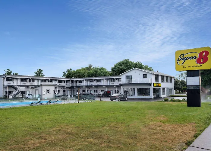 Super 8 By Wyndham On