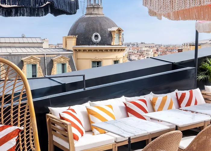 Pet Friendly hotel: Doubletree By Hilton Nice Centre Iconic