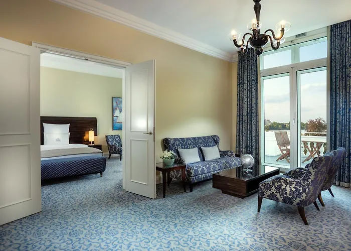 Family Hotel: Hotel Atlantic Hamburg, Autograph Collection