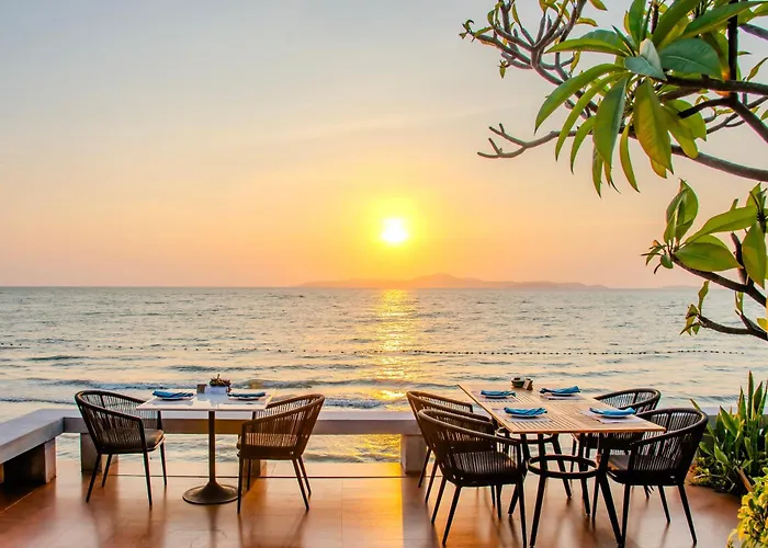 Royal Cliff Beach