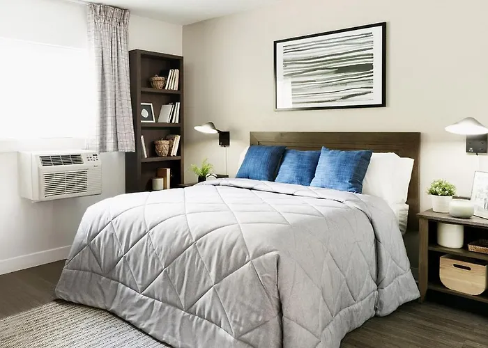 Airport Hotel: Intown Suites Extended Stay Greensboro Nc - Lanada