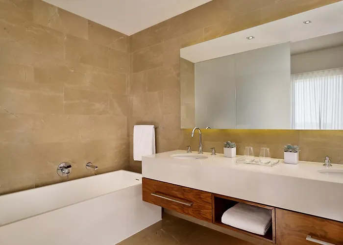 Family resorts Ritz-Carlton, Herzliya