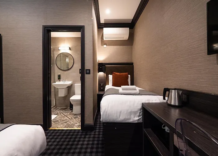 Family Hotel: The House Of Toby