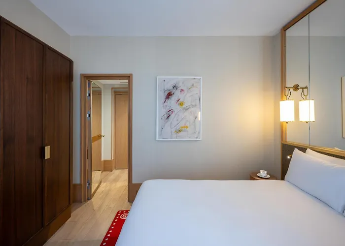  Le Belgrand Paris Champs Elysees, Tapestry By Hilton