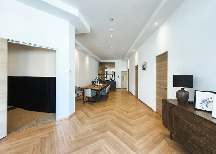 Bugis Hovoh Boutique Service Apt