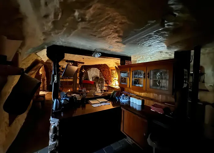 Hotel with view: Di'S Dugouts