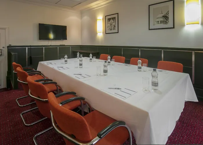 Familiehotel: The Crown London Hotel, Cricklewood North West London, Worldhotels Distinctive