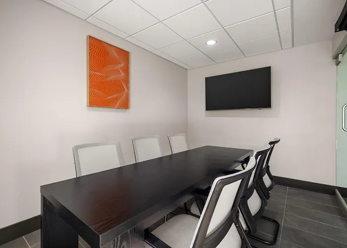 Resort: Holiday Inn Express & Suites Phoenix - Midtown, An Ihg Hotel