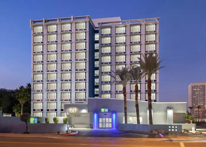 Resort: Holiday Inn Express & Suites Phoenix - Midtown, An Ihg Hotel