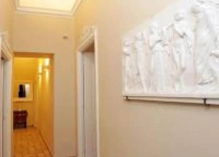  Madonna De' Monti Suites