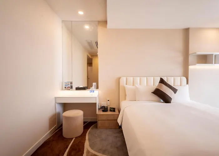 Luxury hotel only: La Vela Saigon Hotel