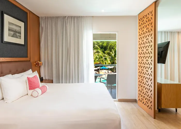 Luxe hotel: The Fives Beach Hotel & Residences - All Senses Inclusive