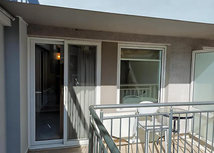 Beach hotel: City Life Port Hotel