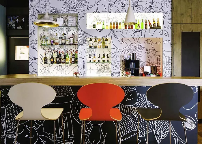 Pet Friendly hotel: Ibis Versailles Chateau