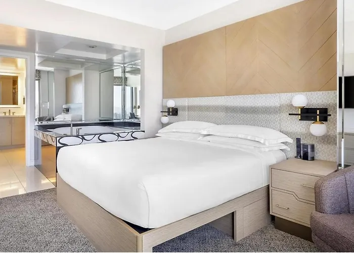 Hotel Jacuzzi: Suites At Elara Las Vegas Center Strip-No Resort Fees