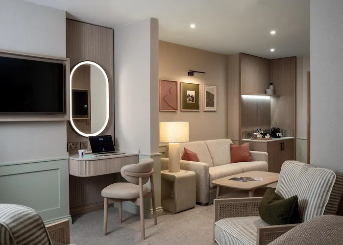 Luxury hotel only: North Lakes Hotel And Spa