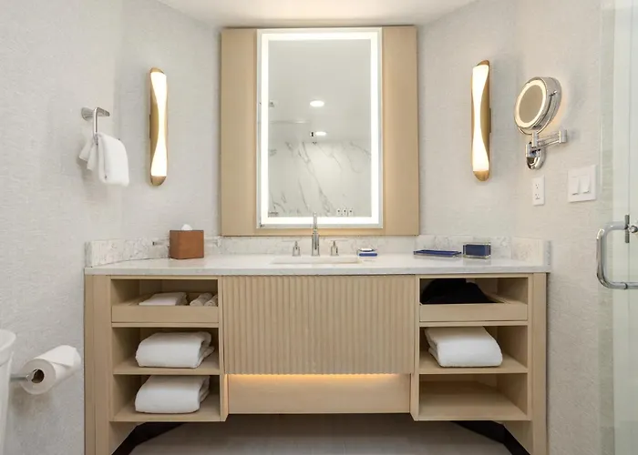 Hotel with Tennis: Loews Nashville Hotel At Vanderbilt Plaza