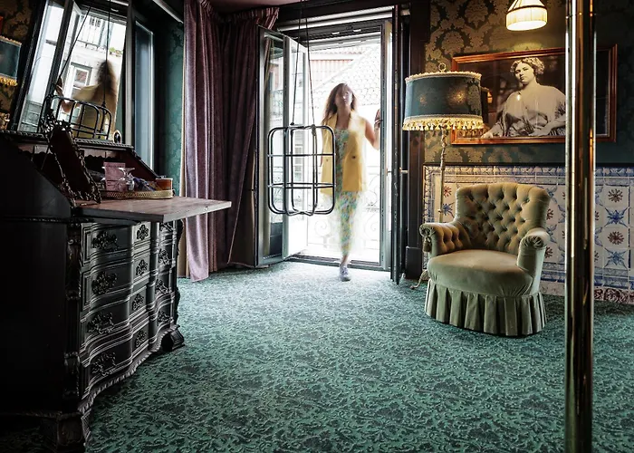 Albergo centrale: Pensao Amor Madam'S Lodge