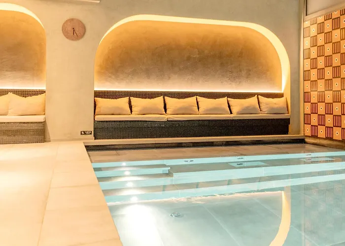 Luxury hotel only: Hotel Pilgrim