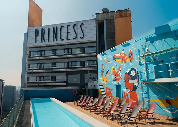 Hot Tub in Room Barcelona Princess