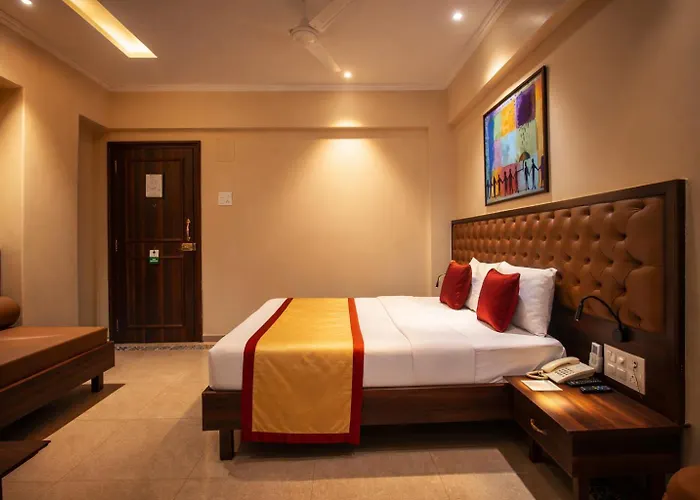 Hotel: West End Hotel Opp Bombay Hospital