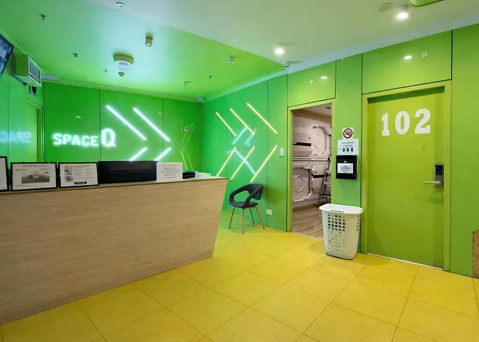 Motel: Space Q Capsule Hotel