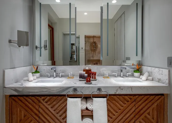 Pet Friendly hotel: Conrad Punta De Mita