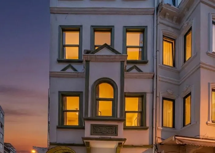 Grand Rafinn Boutique Hotel