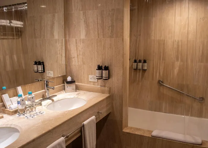 Luxury hotel only: Hotel Estelar La Fontana