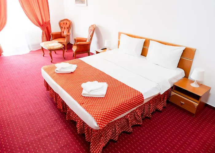Hotel near College: West Gate Studios