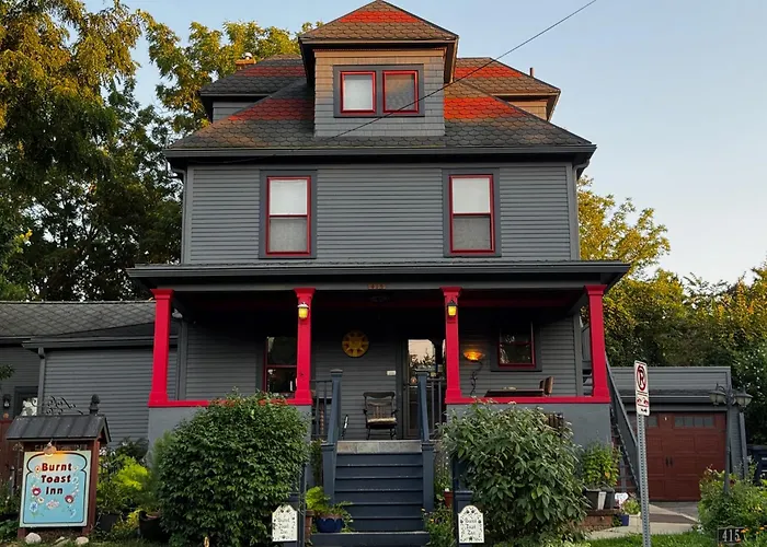 Central hotel: Burnt Toast Inn