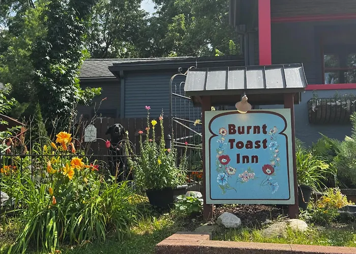 Central hotel: Burnt Toast Inn