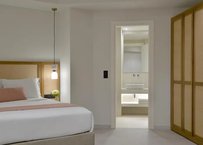 Hotel near College: B4B Athens Signature Hotel