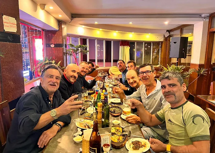 Airport Hotel: Trekkers Home