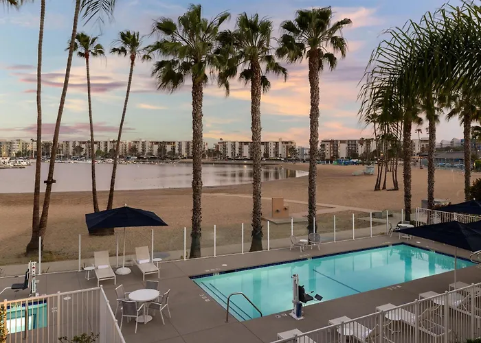Hotel with view: Jamaica Bay Inn Marina Del Rey Tapestry Collection By Hilton
