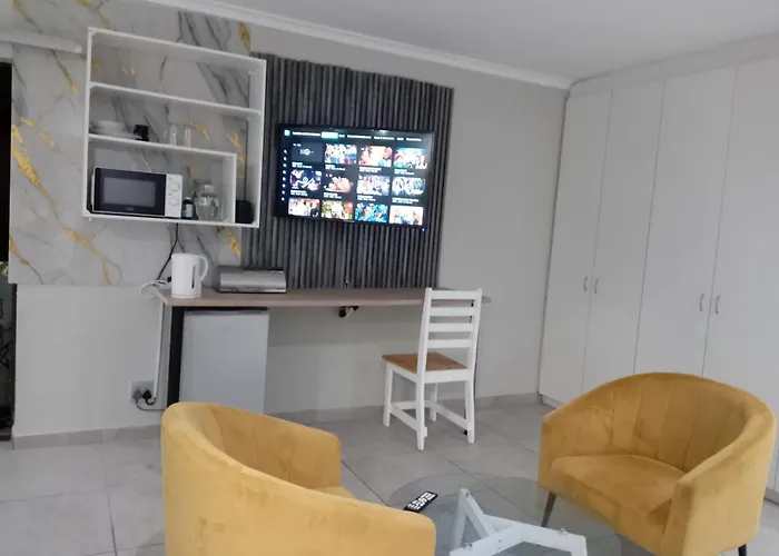 Naliya Guest House