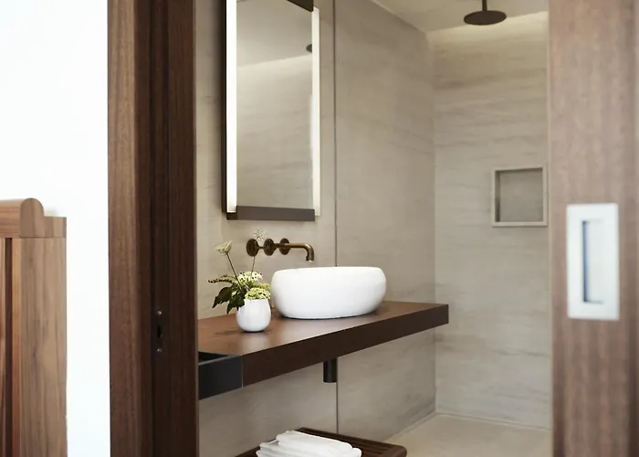 Pet Friendly hotel: Nobu Hotel Barcelona