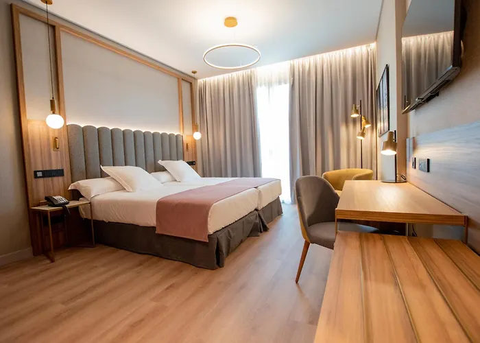 Hotel Giralda Center