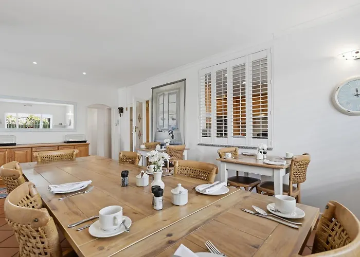 Paradiso Guesthouse & Self-Catering Cottage