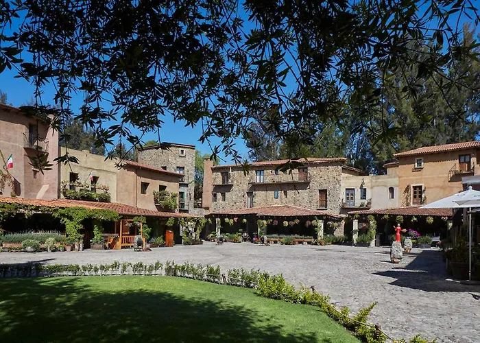 Hotels with tennis Staybridge Suites Puebla By Ihg