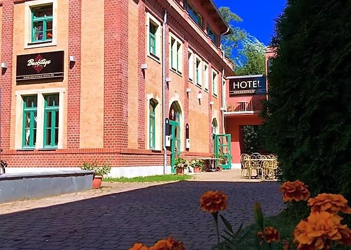 Backstage Hotel