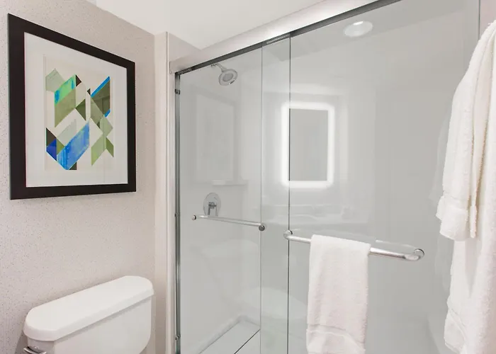 Holiday Inn Express West By Ihg
